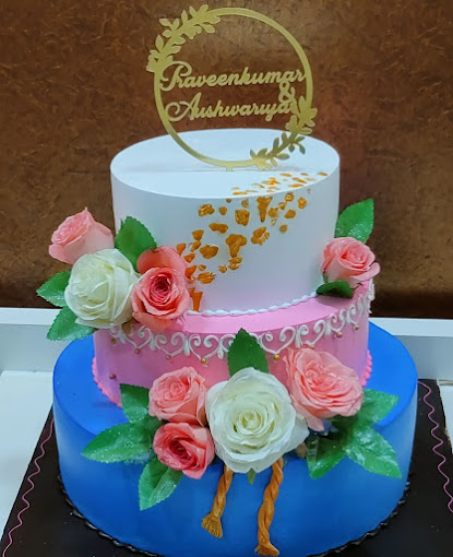 https://cakefort.vtstech.org/public/assets/images/products/Classic-Car-Cake1740129561.jpg
